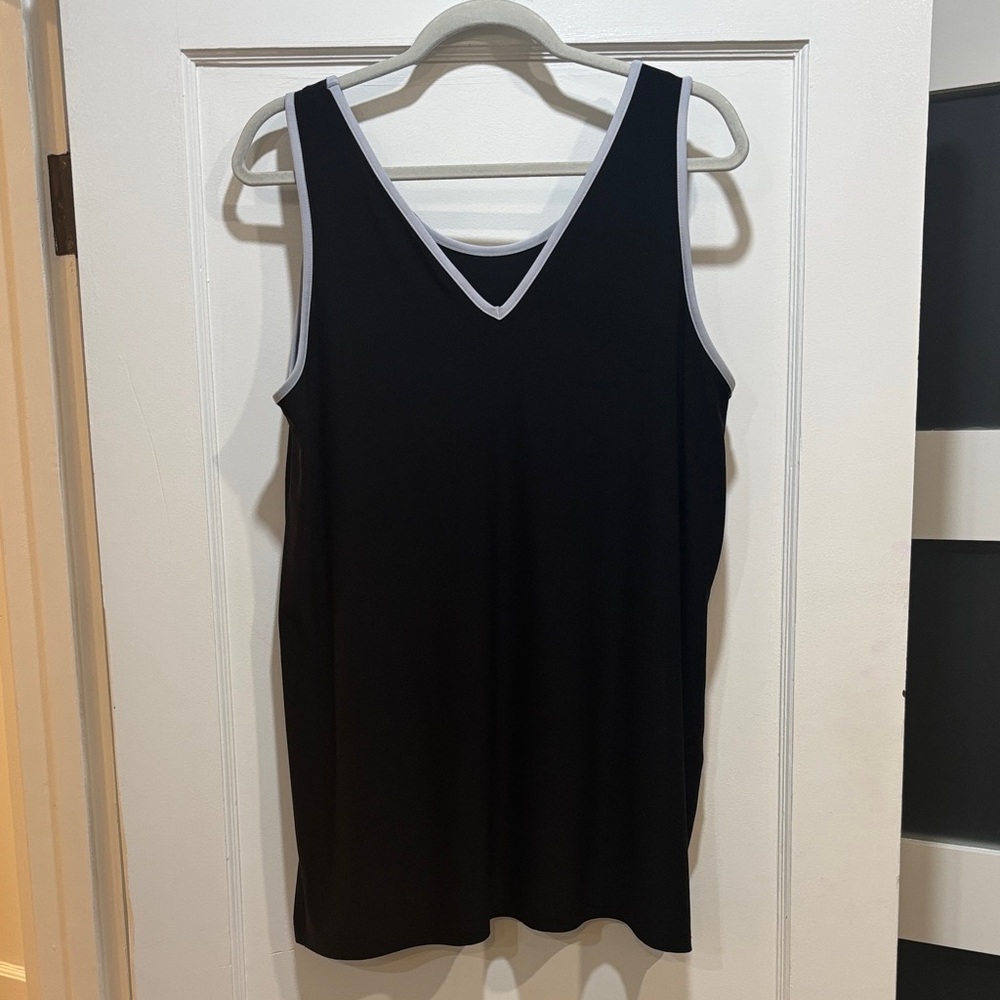 Sympli Tank with dove grey piping down front